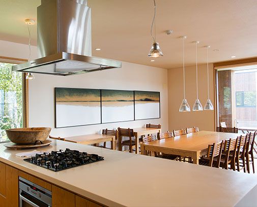 Seshu - Gorgeous kitchen and dining area